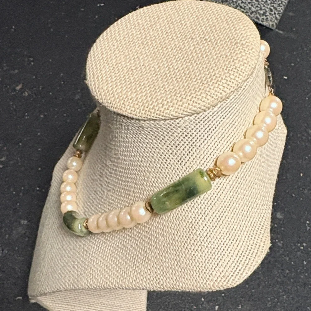 Vintage  Green and Cream Beaded Necklace